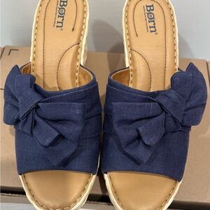 Born Adalia Womens Navy Blue Wedge Slide Sandals Bow Detail Size 10 New in Box